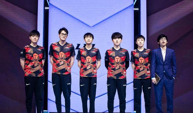 整个球场都 整个球场都